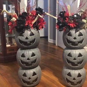 Holiday decorations, wreaths, pumkins